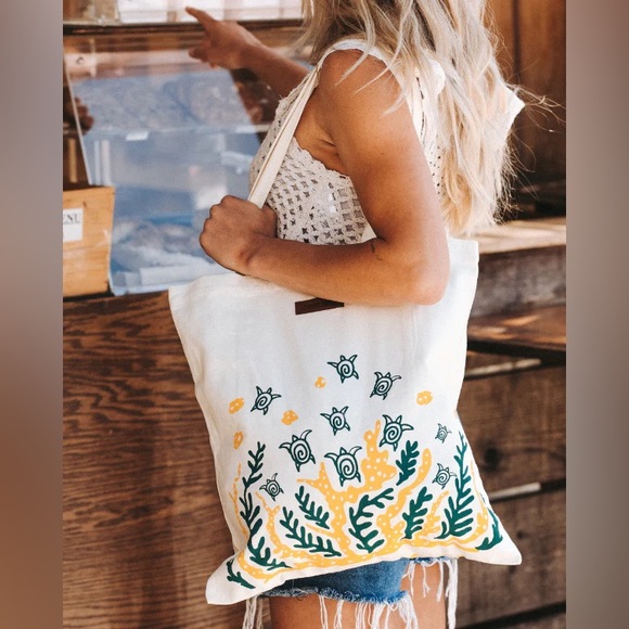 Sand Cloud Swimming Turtles Everyday Tote Bag - Picture 1 of 9